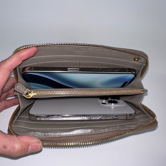 💯 PRADA Logo Gray Saffiano Leather Zippered Wallet on Chain w/ auth cert - Picture 5 of 12